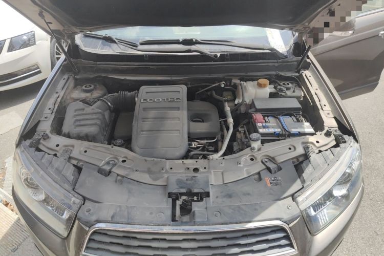 Used Chevrolet Captiva 2017 2.4L 4x4 Flagship Edition 7-Seater Engine Bay