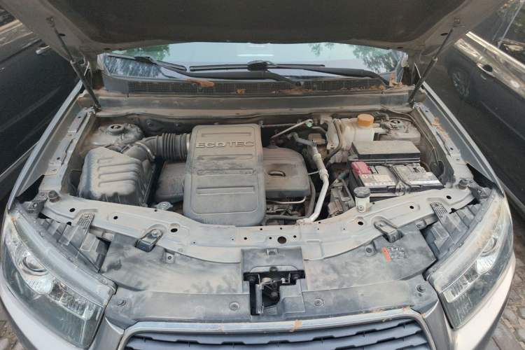 Used Chevrolet Captiva 2017 2.4L 4x4 Flagship Edition 7-Seater Engine Bay