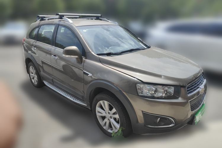 Used Chevrolet Captiva 2017 2.4L 4x4 Flagship Edition 7-Seater Front Right 45 Deg