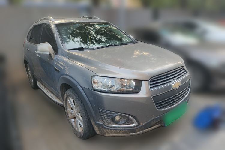 Used Chevrolet Captiva 2017 2.4L 4x4 Flagship Edition 7-Seater Front Right 45 Deg