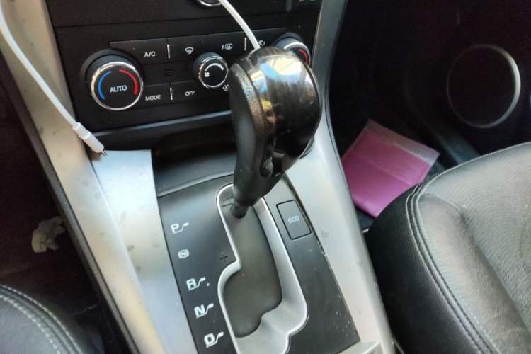 Used Chevrolet Captiva 2017 2.4L 4x4 Flagship Edition 7-Seater Gear Lever