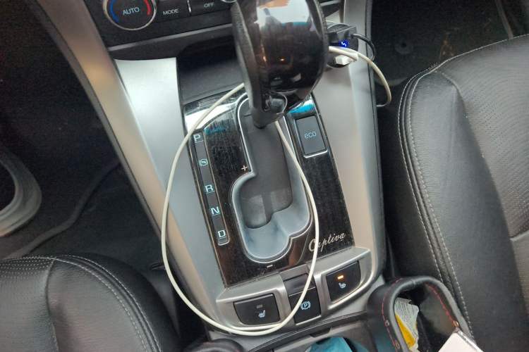 Used Chevrolet Captiva 2017 2.4L 4x4 Flagship Edition 7-Seater Gear Lever