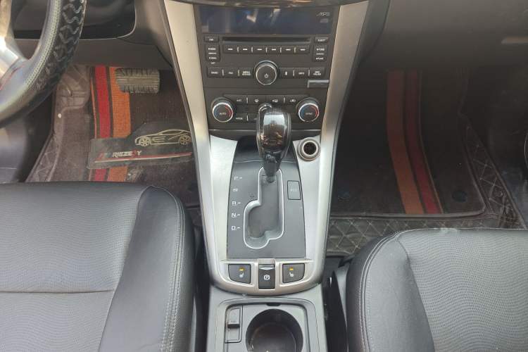 Used Chevrolet Captiva 2017 2.4L Two-Wheel Drive Luxury Edition 7 Seats Gear Lever