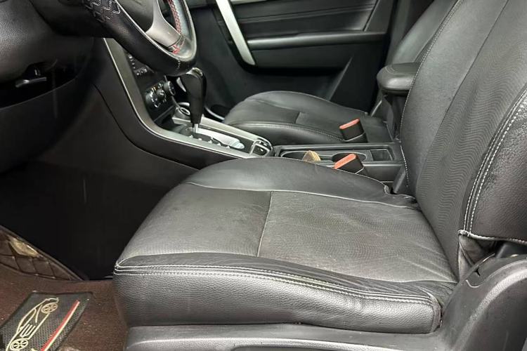 Used Chevrolet Captiva 2017 2.4L Two-Wheel Drive Luxury Edition 7 Seats Interior 2