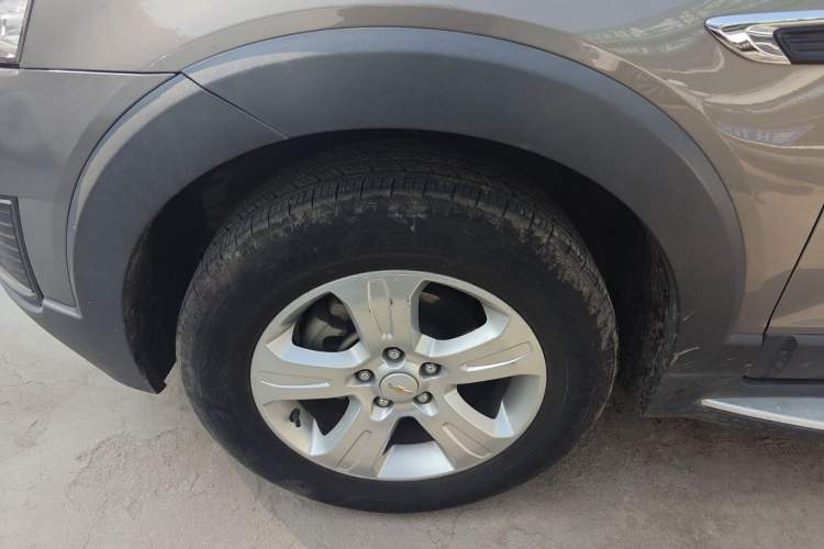 Used Chevrolet Captiva 2017 2.4L Two-Wheel Drive Luxury Edition 7 Seats Left Front Wheel Hub