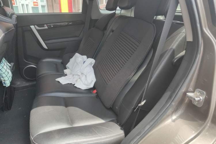 Used Chevrolet Captiva 2017 2.4L 4x4 Flagship Edition 7-Seater Left Rear Seat