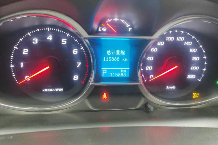 Used Chevrolet Captiva 2017 2.4L Two-Wheel Drive Luxury Edition 7 Seats Odometer Close Up
