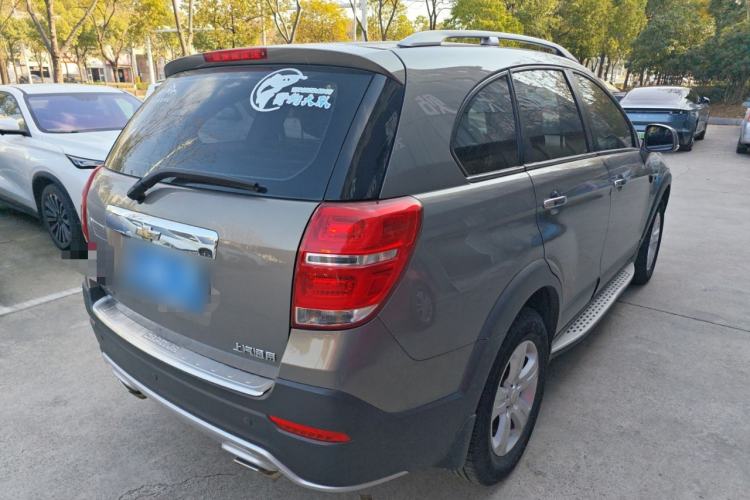 Used Chevrolet Captiva 2017 2.4L Two-Wheel Drive Luxury Edition 7 Seats Rear Right 45 Deg