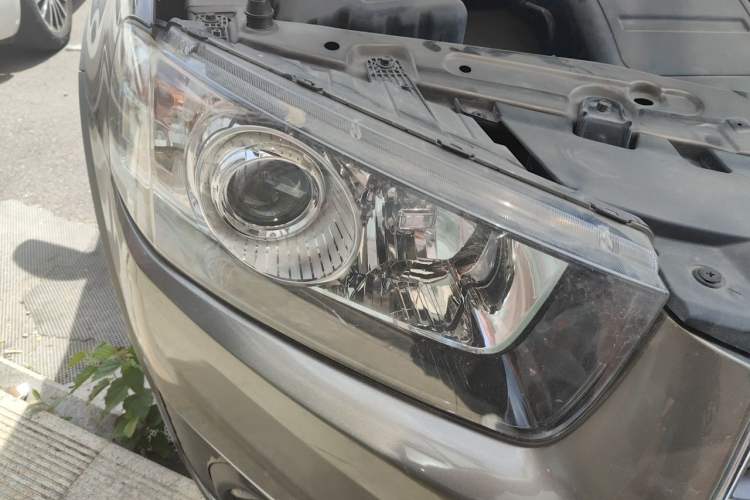 Used Chevrolet Captiva 2017 2.4L 4x4 Flagship Edition 7-Seater Right Front Headlight