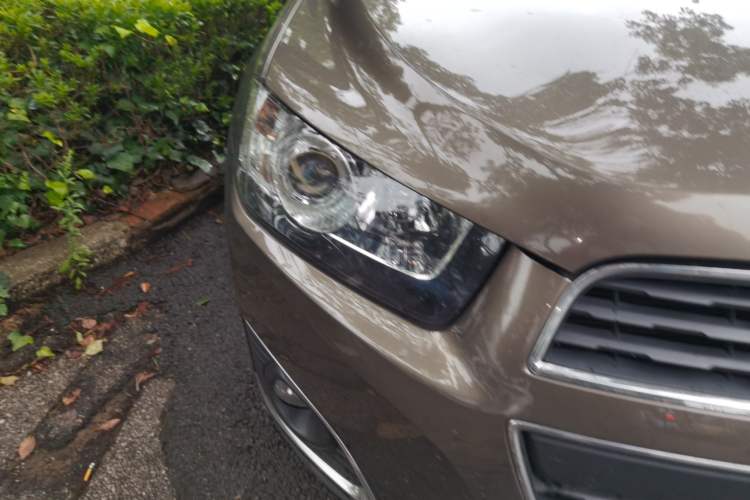 Used Chevrolet Captiva 2017 2.4L Two-Wheel Drive Luxury Edition 7 Seats Right Front Headlight