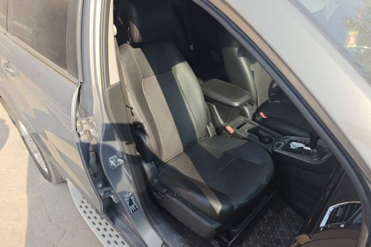 Used Chevrolet Captiva 2017 2.4L Two-Wheel Drive Luxury Edition 7 Seats Right Front Seat