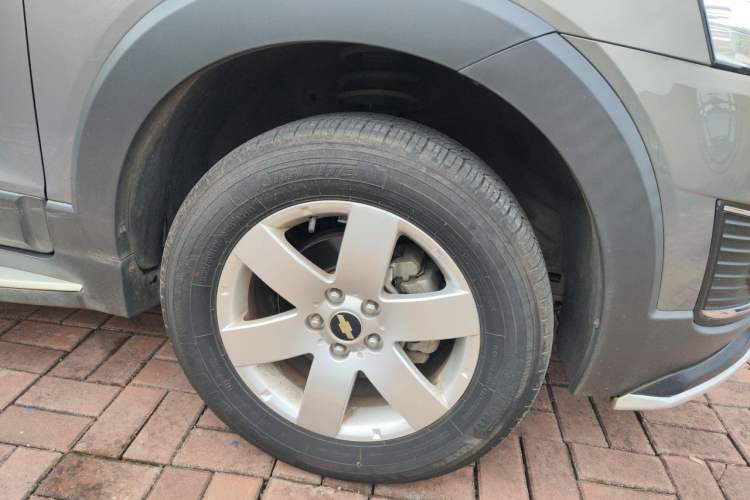 Used Chevrolet Captiva 2017 2.4L Two-Wheel Drive Luxury Edition 7 Seats Right Front Wheel Hub