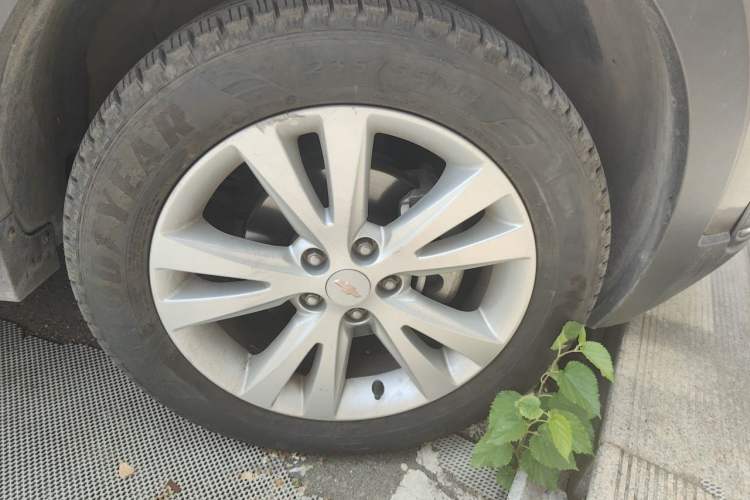 Used Chevrolet Captiva 2017 2.4L 4x4 Flagship Edition 7-Seater Right Front Wheel Hub