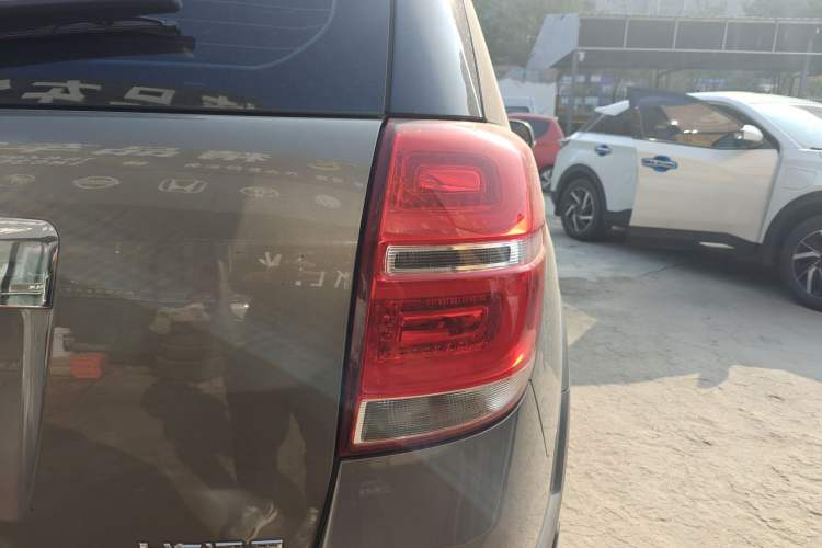 Used Chevrolet Captiva 2017 2.4L Two-Wheel Drive Luxury Edition 7 Seats Right Rear Taillight