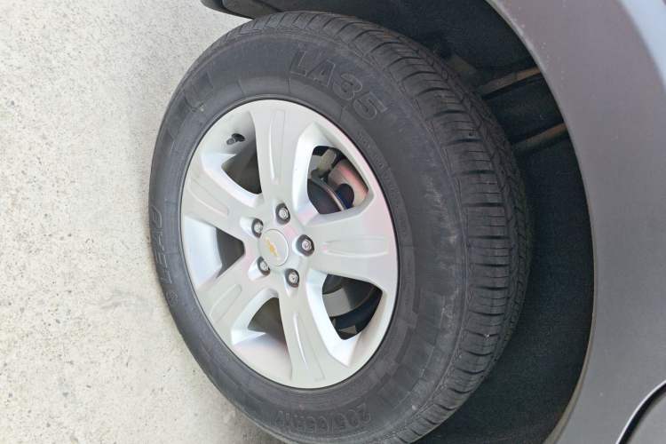 Used Chevrolet Captiva 2017 2.4L Two-Wheel Drive Luxury Edition 7 Seats Right Rear Wheel Hub