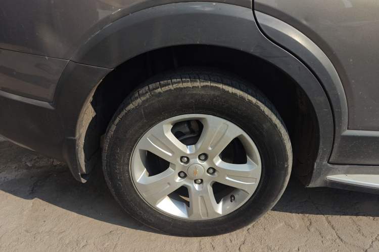 Used Chevrolet Captiva 2017 2.4L Two-Wheel Drive Luxury Edition 7 Seats Right Rear Wheel Hub