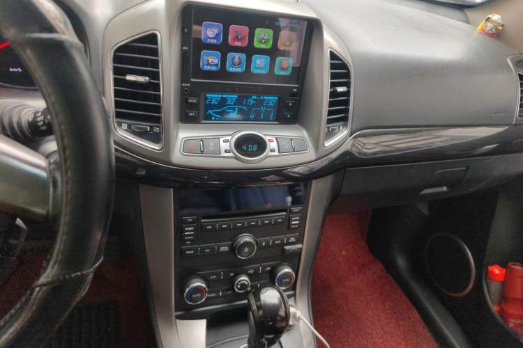 Used Chevrolet Captiva 2017 2.4L 4x4 Flagship Edition 7-Seater Audio And AC Panel
