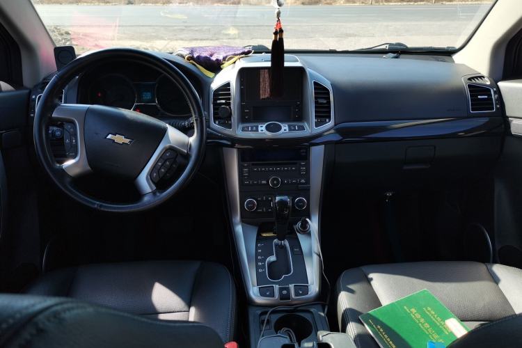 Used Chevrolet Captiva 2017 2.4L 4x4 Flagship Edition 7-Seater Center Console