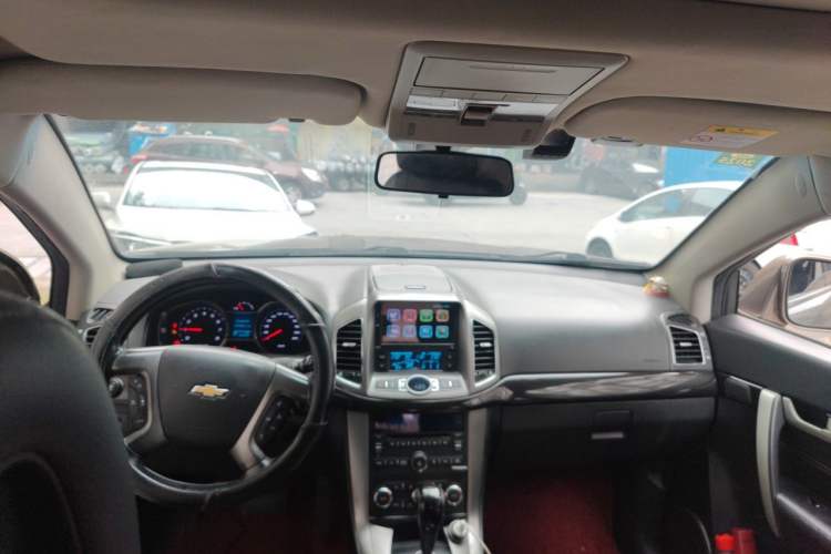 Used Chevrolet Captiva 2017 2.4L 4x4 Flagship Edition 7-Seater Center Console