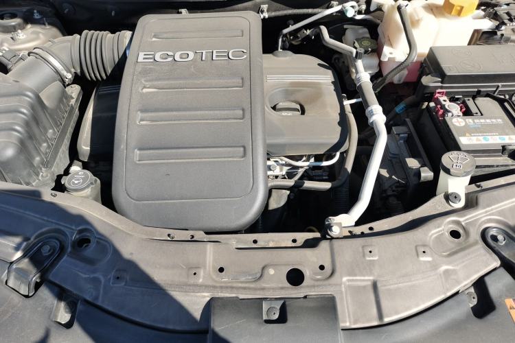 Used Chevrolet Captiva 2017 2.4L 4x4 Flagship Edition 7-Seater Engine Bay