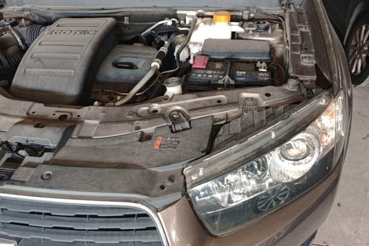 Used Chevrolet Captiva 2017 2.4L Two-Wheel Drive Luxury Edition 7 Seats Engine Bay Left