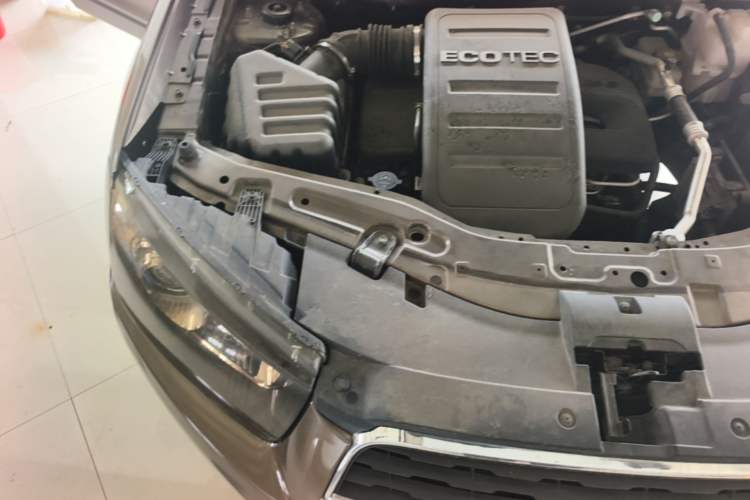 Used Chevrolet Captiva 2017 2.4L Two-Wheel Drive Luxury Edition 7 Seats Engine Bay Right