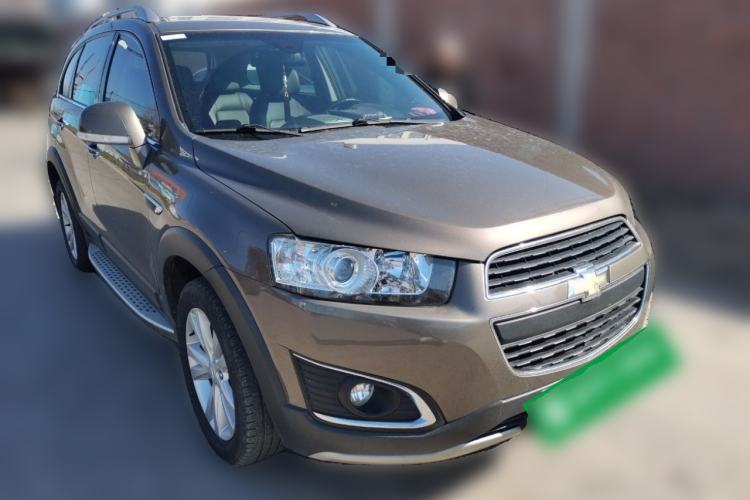 Used Chevrolet Captiva 2017 2.4L 4x4 Flagship Edition 7-Seater Front Right 45 Deg