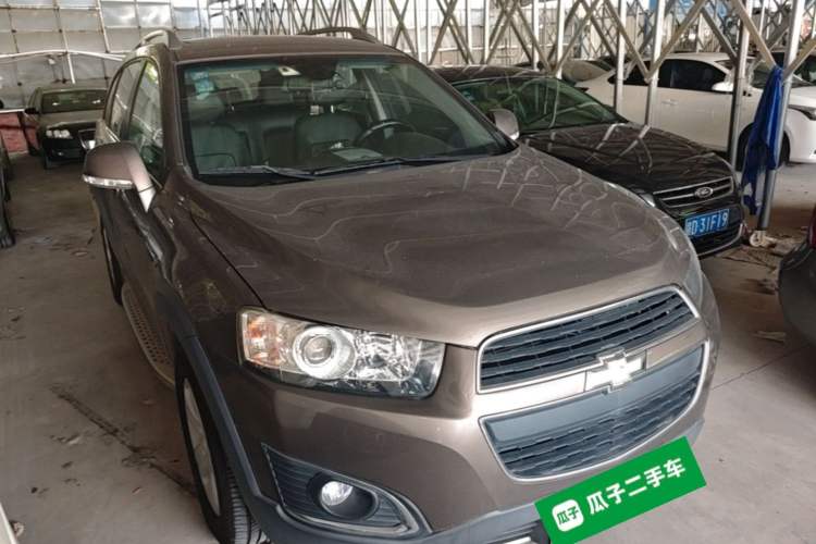 Used Chevrolet Captiva 2017 2.4L Two-Wheel Drive Luxury Edition 7 Seats Front Right 45 Deg