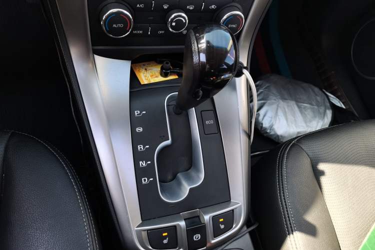 Used Chevrolet Captiva 2017 2.4L 4x4 Flagship Edition 7-Seater Gear Lever