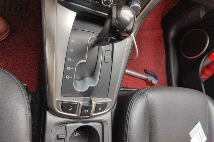 Used Chevrolet Captiva 2017 2.4L 4x4 Flagship Edition 7-Seater Gear Lever