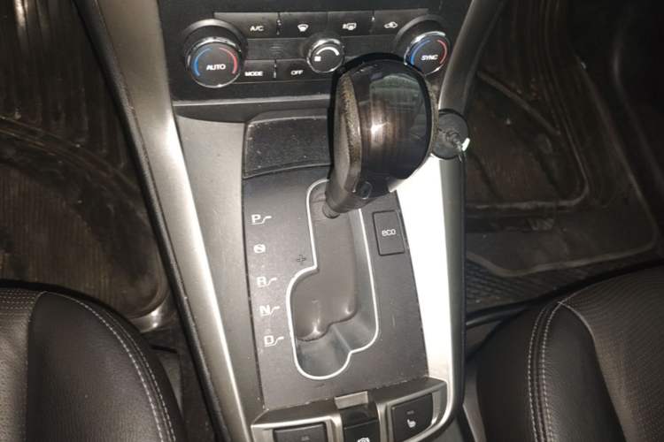 Used Chevrolet Captiva 2017 2.4L Two-Wheel Drive Luxury Edition 7 Seats Gear Lever