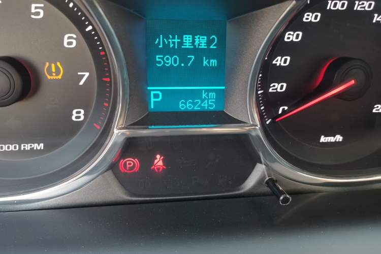 Used Chevrolet Captiva 2017 2.4L 4x4 Flagship Edition 7-Seater Odometer Close Up