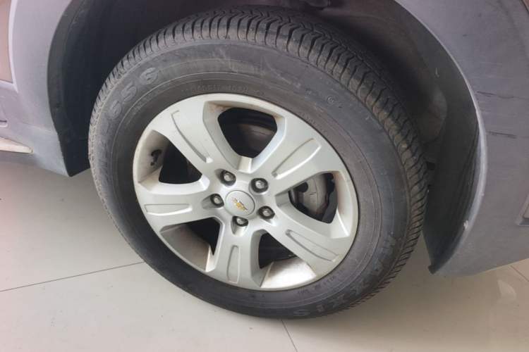 Used Chevrolet Captiva 2017 2.4L Two-Wheel Drive Luxury Edition 7 Seats Right Front Wheel Hub