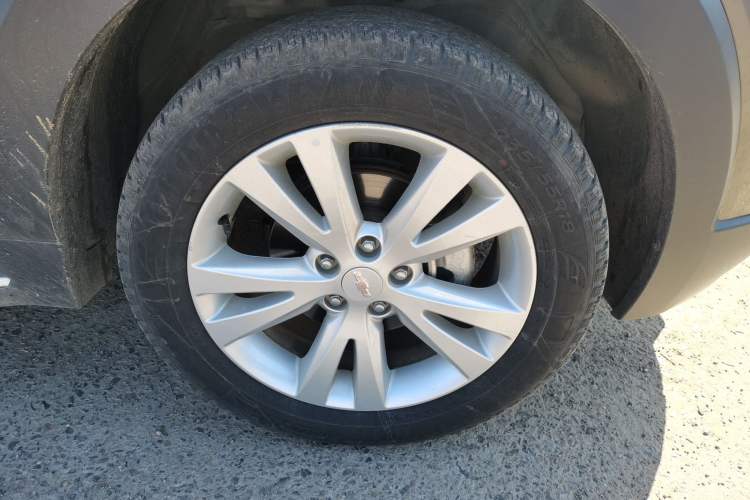 Used Chevrolet Captiva 2017 2.4L 4x4 Flagship Edition 7-Seater Right Front Wheel Hub