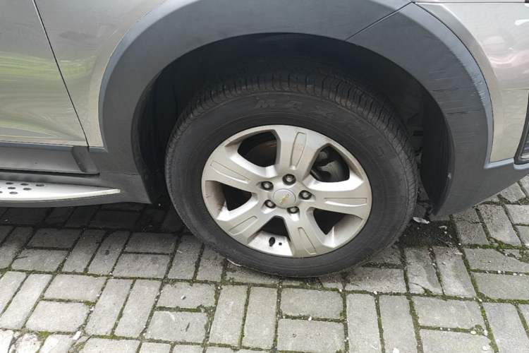 Used Chevrolet Captiva 2017 2.4L Two-Wheel Drive Luxury Edition 7 Seats Right Front Wheel Hub