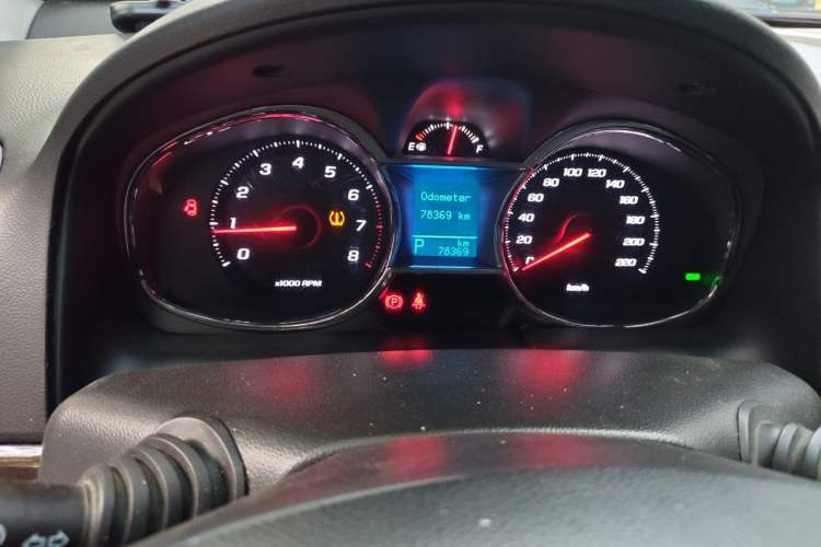 Used Chevrolet Captiva 2017 2.4L Two-Wheel Drive Luxury Edition 7 Seats Odometer Close Up