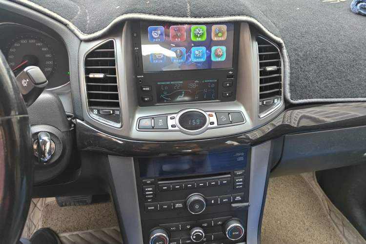 Used Chevrolet Captiva 2017 2.4L 4x4 Flagship Edition 7-Seater Audio And AC Panel