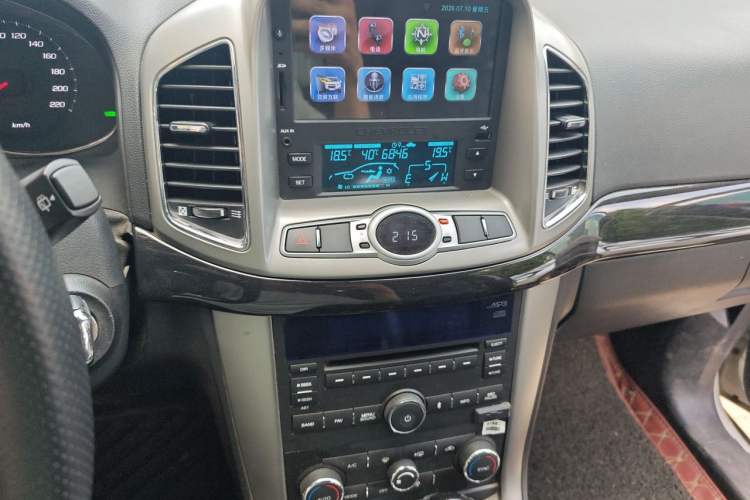 Used Chevrolet Captiva 2017 2.4L Two-Wheel Drive Luxury Edition 7 Seats Audio And AC Panel