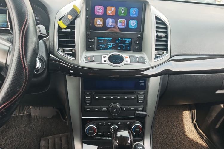Used Chevrolet Captiva 2017 2.4L 4x4 Flagship Edition 7-Seater Audio And AC Panel