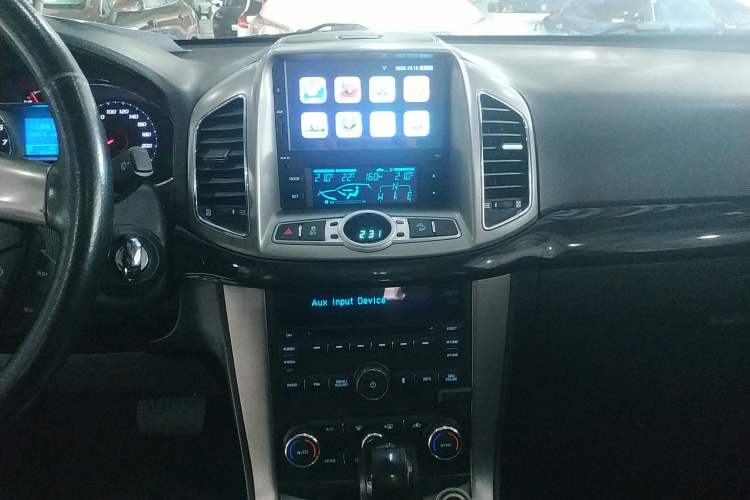 Used Chevrolet Captiva 2017 2.4L 4x4 Flagship Edition 7-Seater Audio And AC Panel