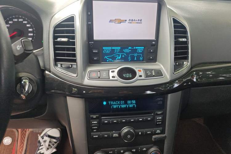 Used Chevrolet Captiva 2017 2.4L 4x4 Flagship Edition 7-Seater Audio And AC Panel