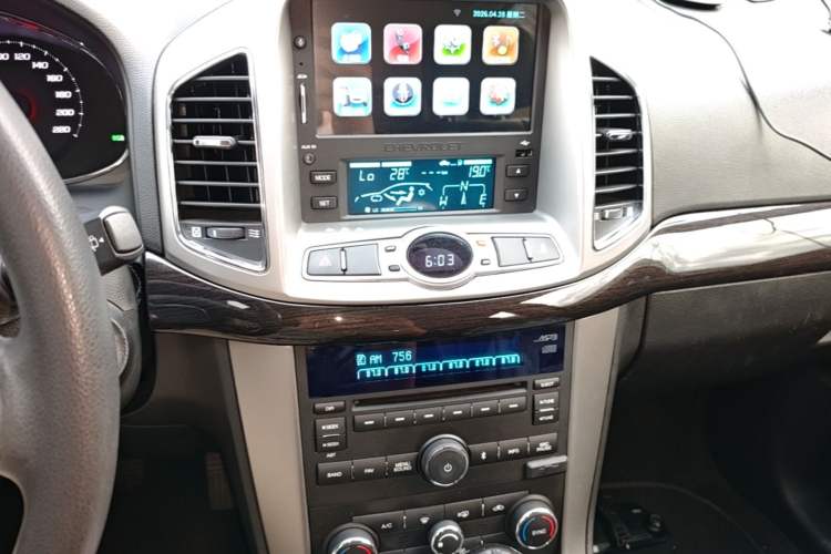 Used Chevrolet Captiva 2017 2.4L Two-Wheel Drive Luxury Edition 7 Seats Audio And AC Panel