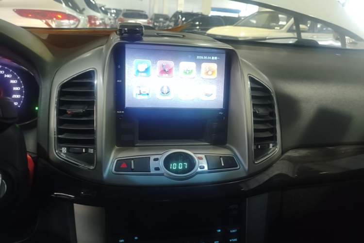 Used Chevrolet Captiva 2017 2.4L Two-Wheel Drive Urban Version 7 Seats Audio And AC Panel