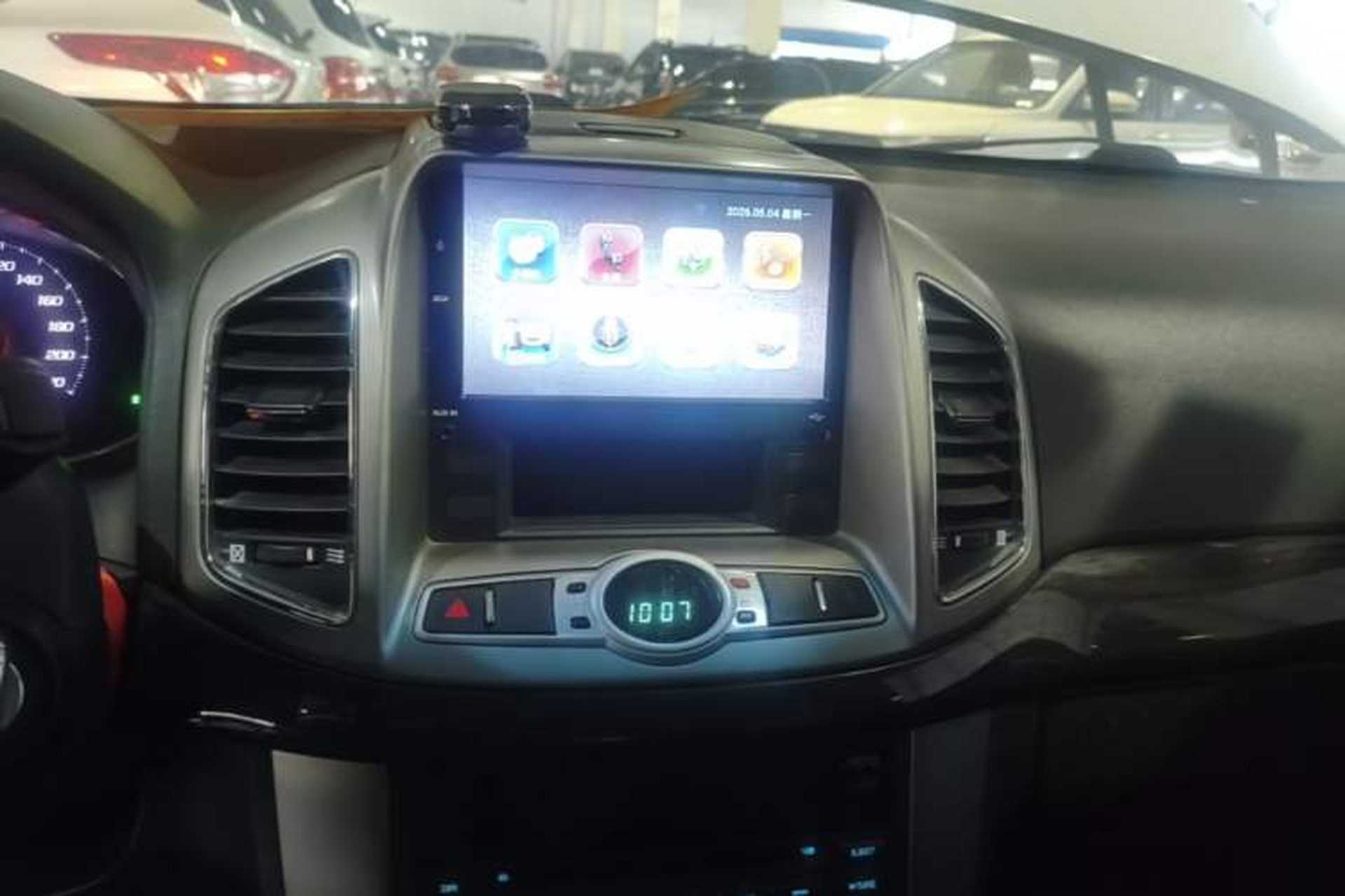 Used Chevrolet Captiva 2017 2.4L Two-Wheel Drive Urban Version 7 Seats Audio And AC Panel