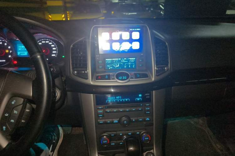 Used Chevrolet Captiva 2017 2.4L 4x4 Flagship Edition 7-Seater Audio And AC Panel