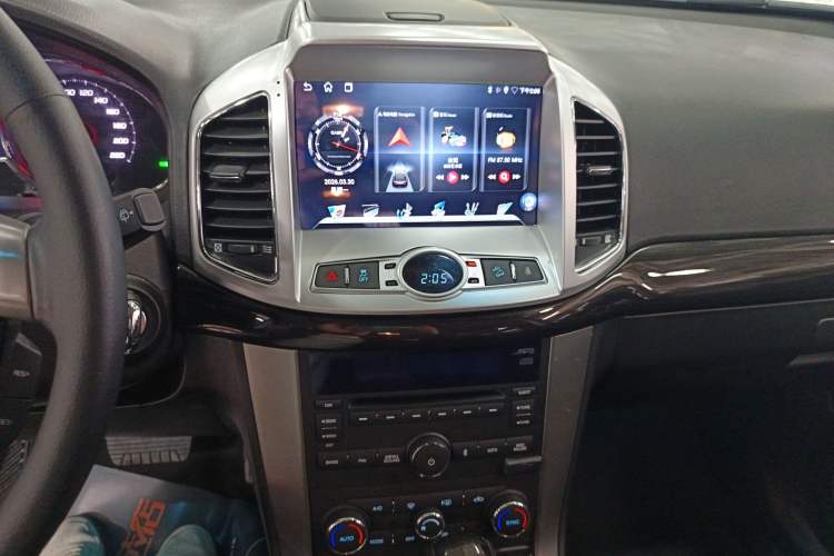 Used Chevrolet Captiva 2017 2.4L 4x4 Flagship Edition 7-Seater Audio And AC Panel