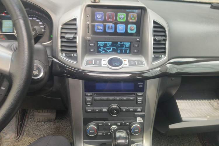 Used Chevrolet Captiva 2017 2.4L 4x4 Flagship Edition 7-Seater Audio And AC Panel