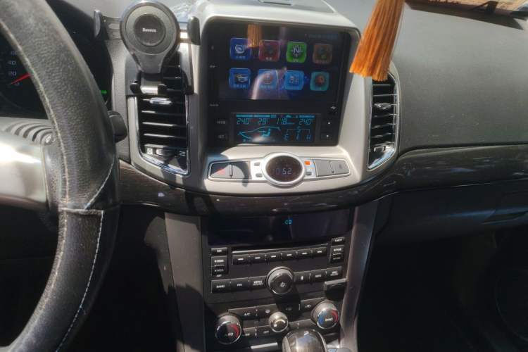 Used Chevrolet Captiva 2017 2.4L Two-Wheel Drive Luxury Edition 7 Seats Audio And AC Panel