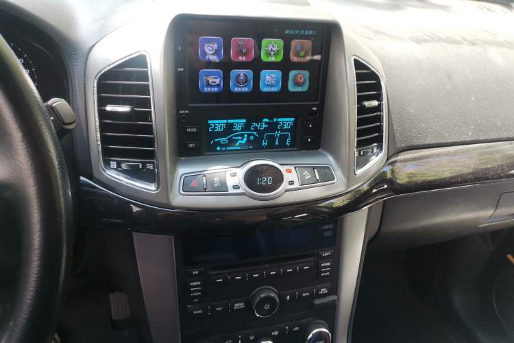Used Chevrolet Captiva 2017 2.4L 4x4 Flagship Edition 7-Seater Audio And AC Panel