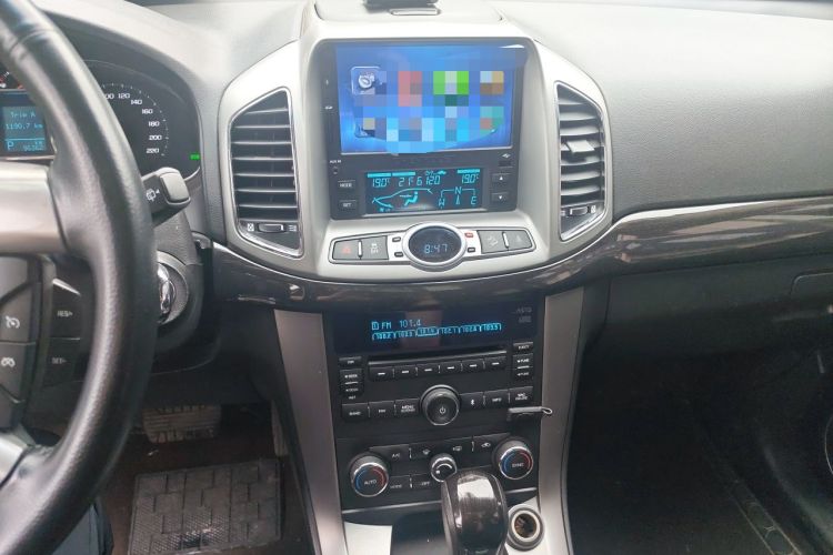 Used Chevrolet Captiva 2017 2.4L 4x4 Flagship Edition 7-Seater Audio And AC Panel